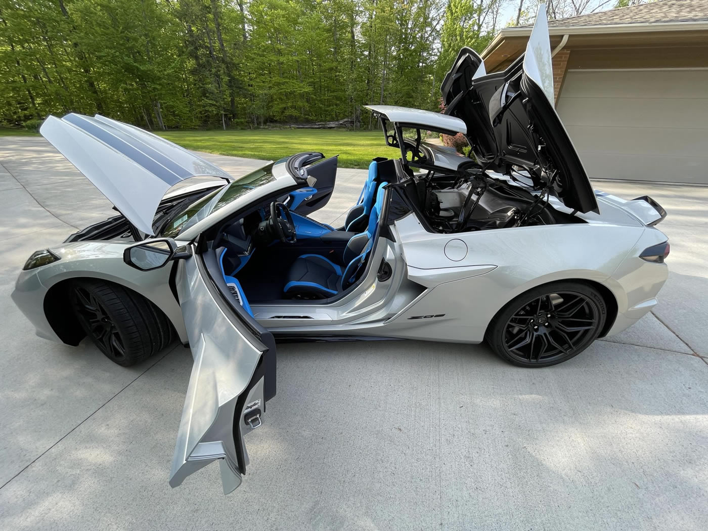 2023 Corvette Z06 Convertible 3LZ in Silver Flare Metallic