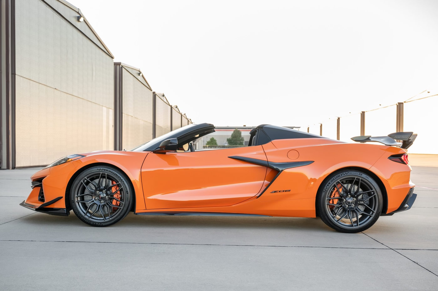 2023 Corvette Z06 Convertible 3LZ Z07 in Amplify Orange