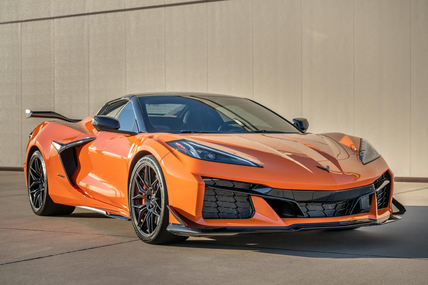 2023 Corvette Z06 Convertible 3LZ Z07 in Amplify Orange