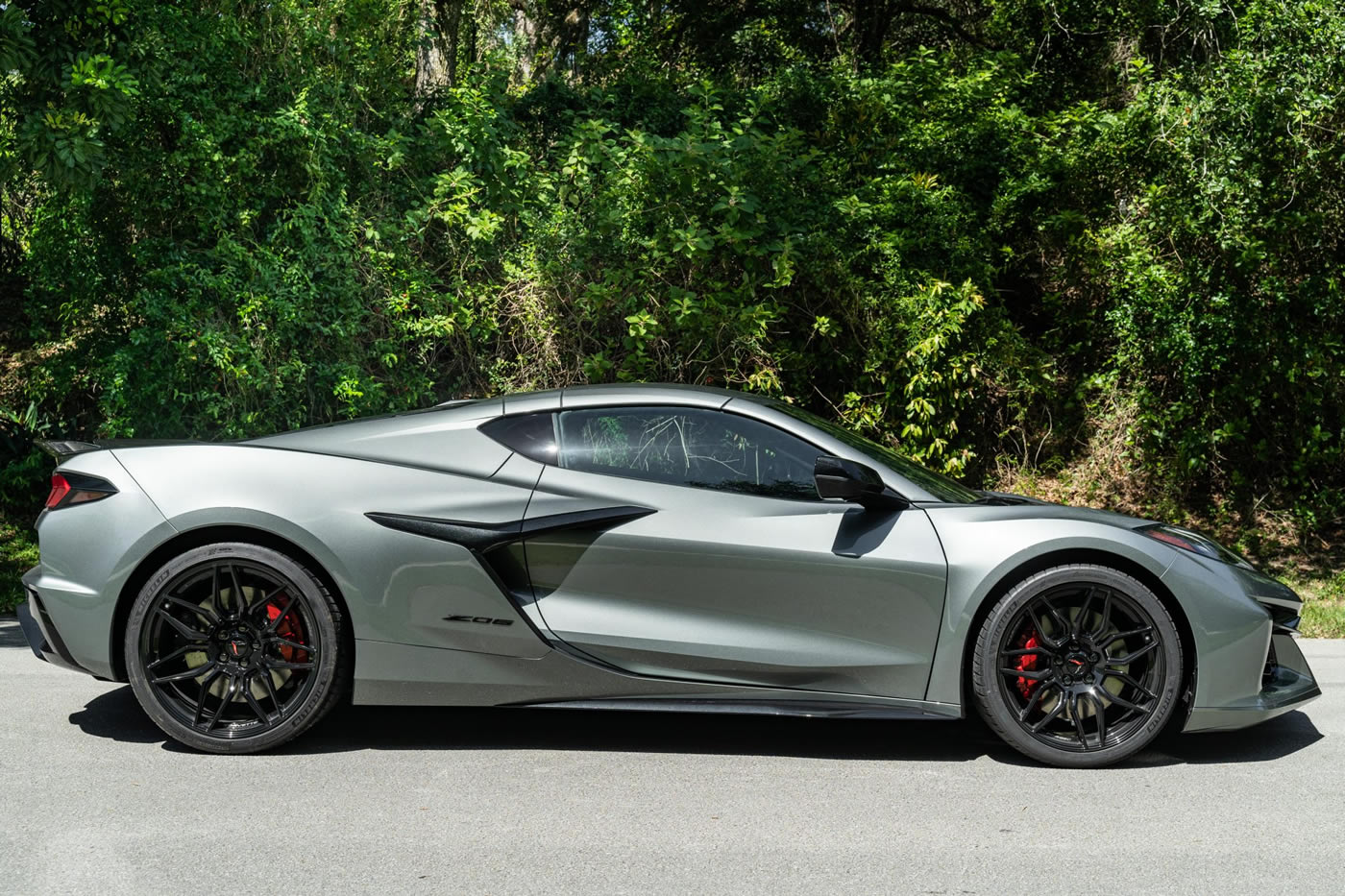 2023 Corvette Z06 Coupe 3LZ in Hypersonic Gray Metallic