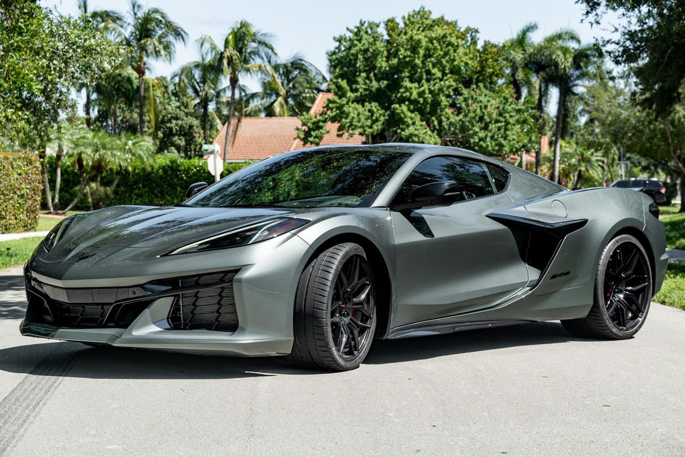 2023 Corvette Z06 Coupe 3LZ in Hypersonic Gray Metallic