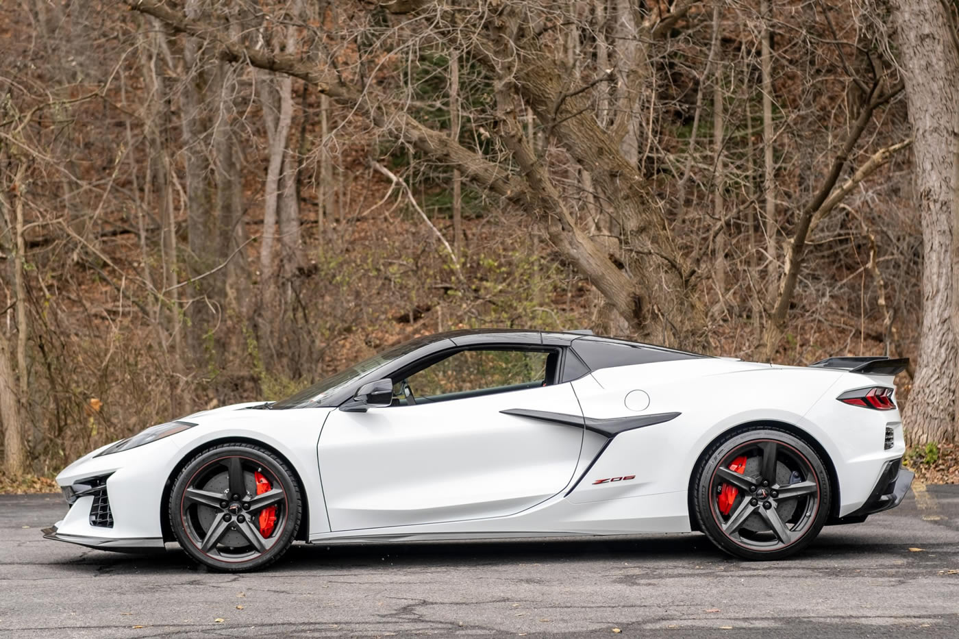 2024 Corvette Z06 Convertible 3LZ is finished in Arctic White